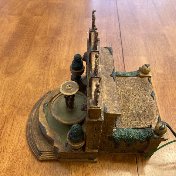 Department 56 Camden Park Fountain - Picture 6 of 8